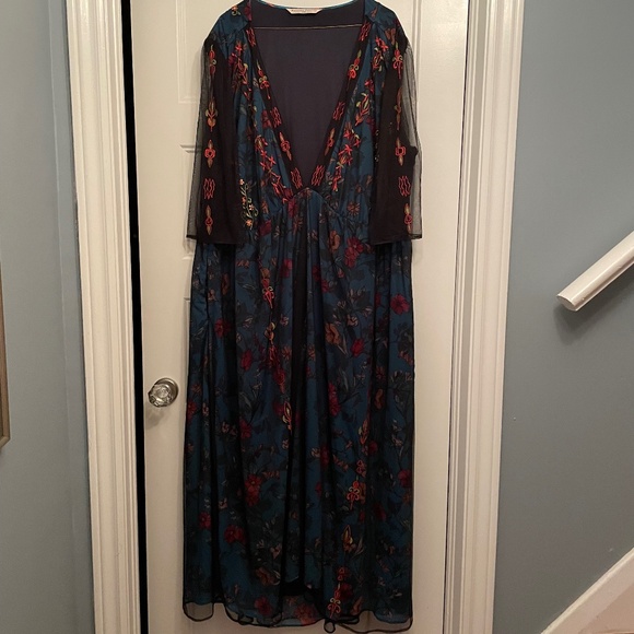 Dark green dress with black overlay and embroidery - Picture 1 of 1